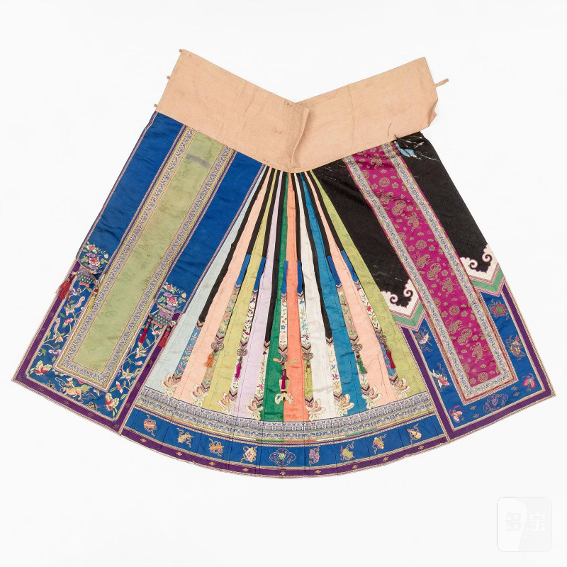 Two embroidered silk skirts, - 图4
